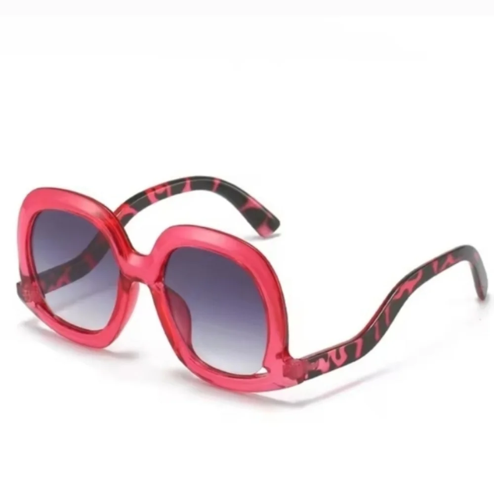 Womens Red Oval Gradient Lens With Tortoiseshell Temple Sunglasses